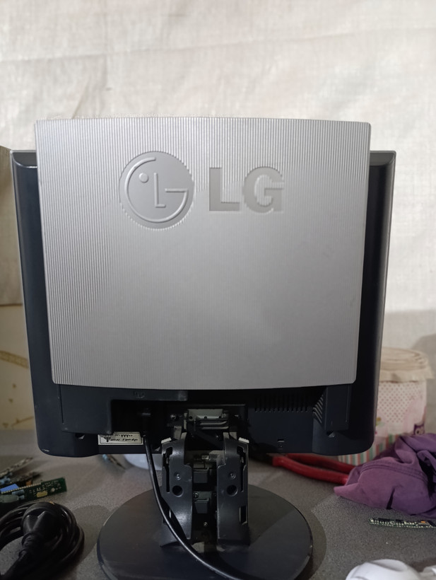 مانیتور ۱۷ اینچ ال جی L1730s استوک